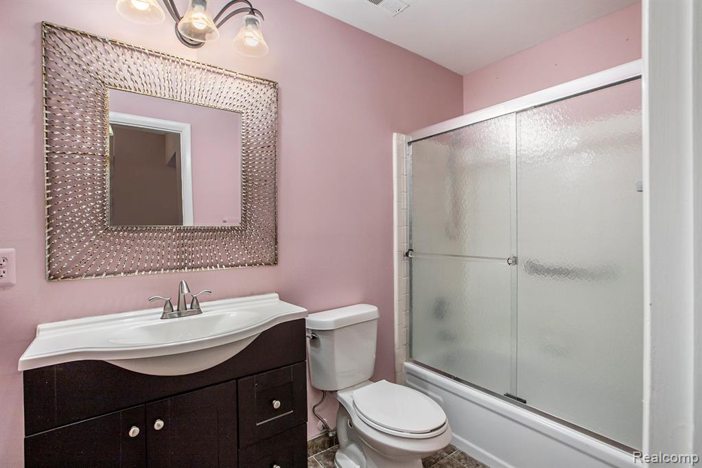 29761 Farmbrook Villa Lane, Southfield, MI 48034 — Photo 14