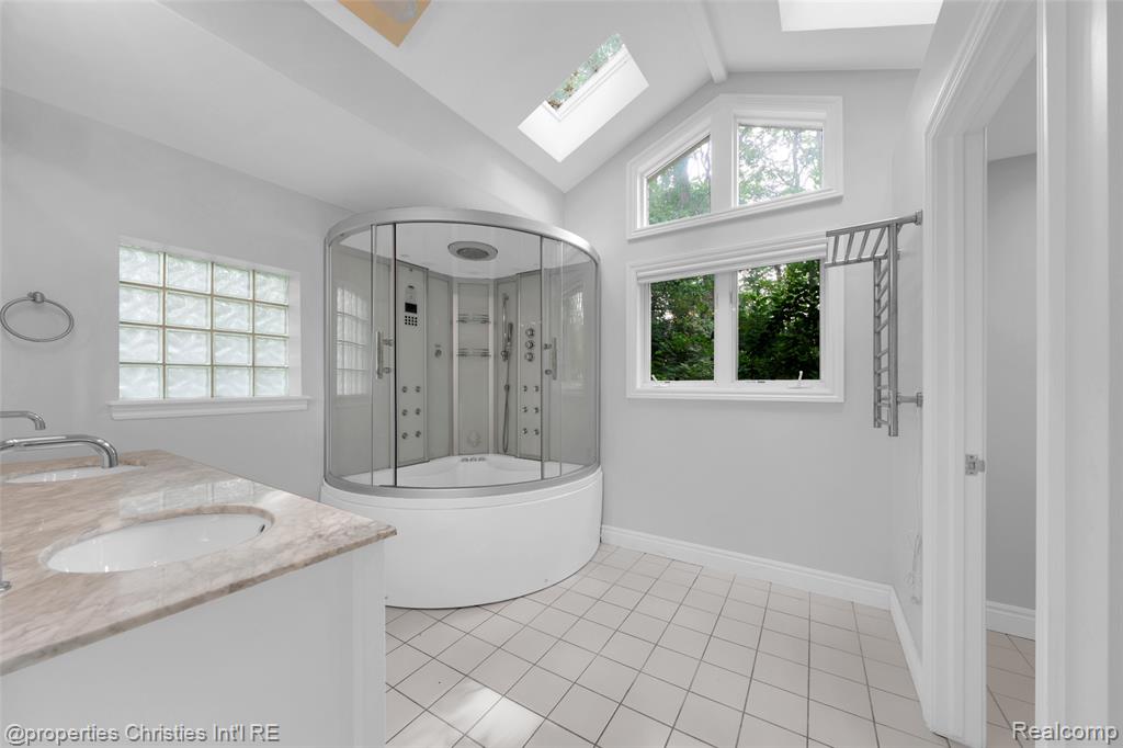 6663 Bloomfield Lane, West Bloomfield, MI — Photo 25