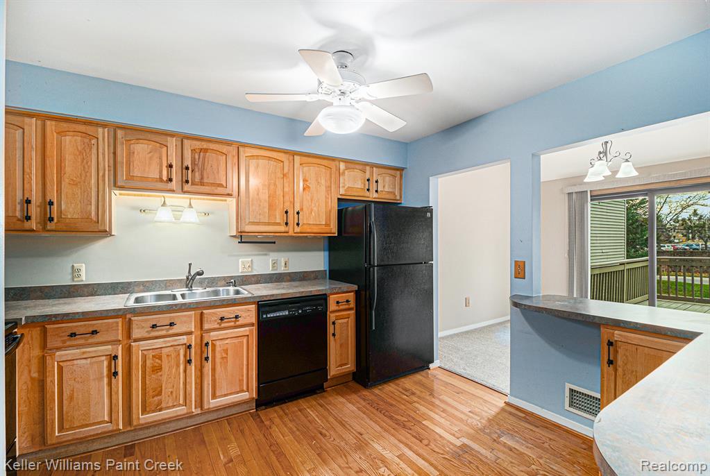 521 Oxford Court, Rochester Hills, MI 48307 — Photo 7