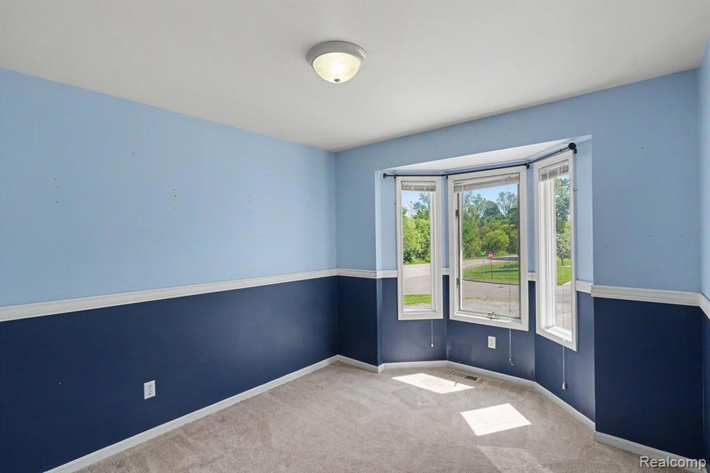 8012 Fox Hollow Road, Goodrich Vlg, MI — Photo 12
