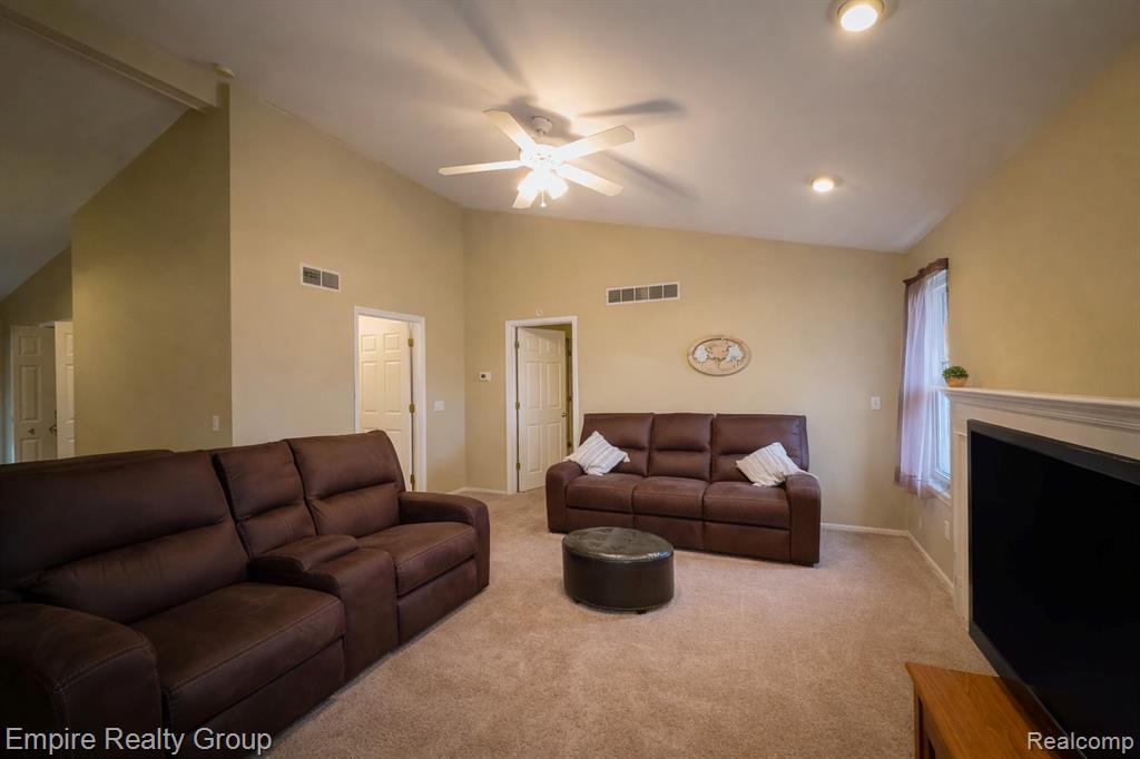 12330 Hickory E, Utica, MI 48315 — Photo 10