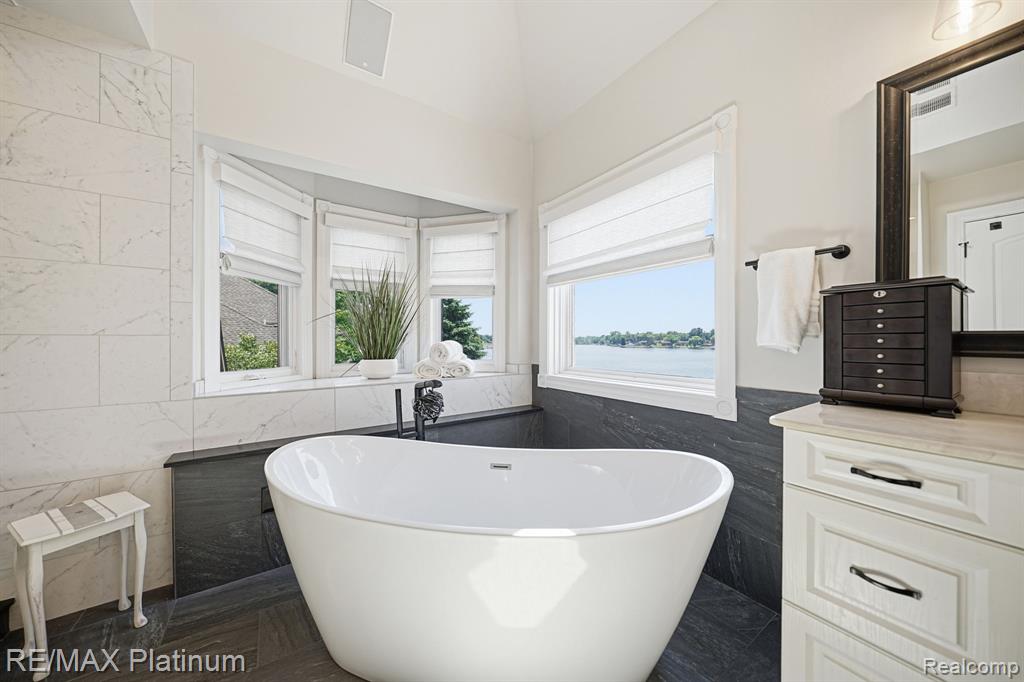 997 Thompson Shore Drive, Howell, MI 48843 — Photo 33