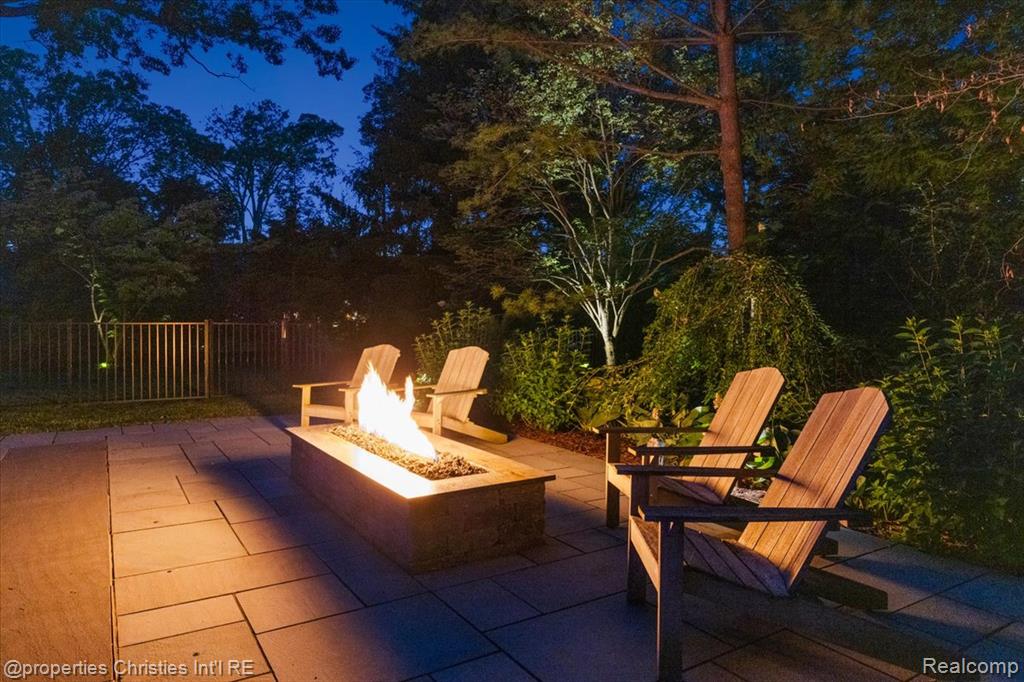 950 E Glengarry Circle, Bloomfield Hills, MI 48301 — Photo 72