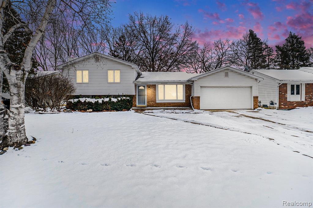 5023 Spring Well Lane, Grand Blanc, MI 48439 — front exterior