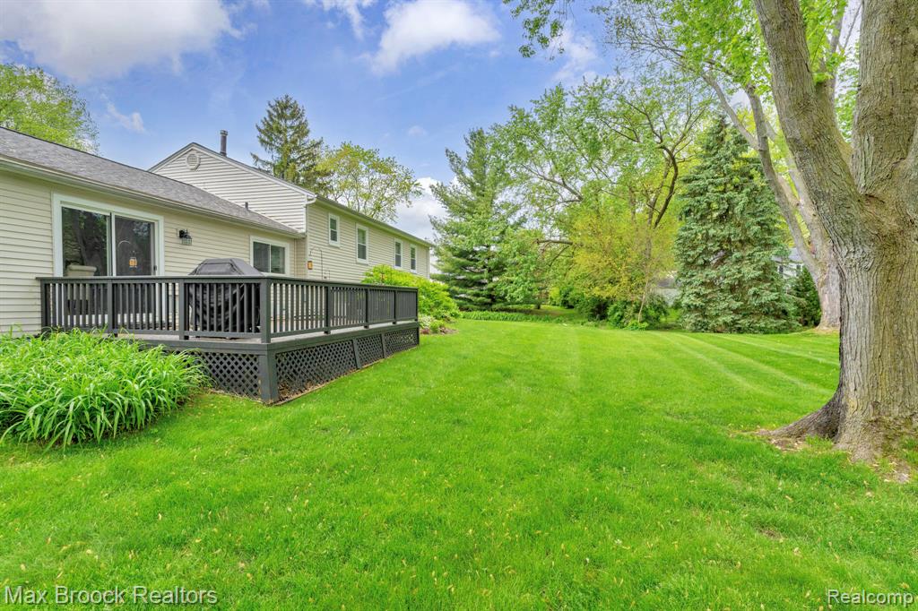 591 S Spinningwheel Lane, Bloomfield Hills, MI 48304 — Photo 35