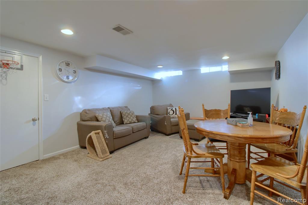 8650 Buffalo Drive, Commerce Twp, MI 48382 — Photo 31