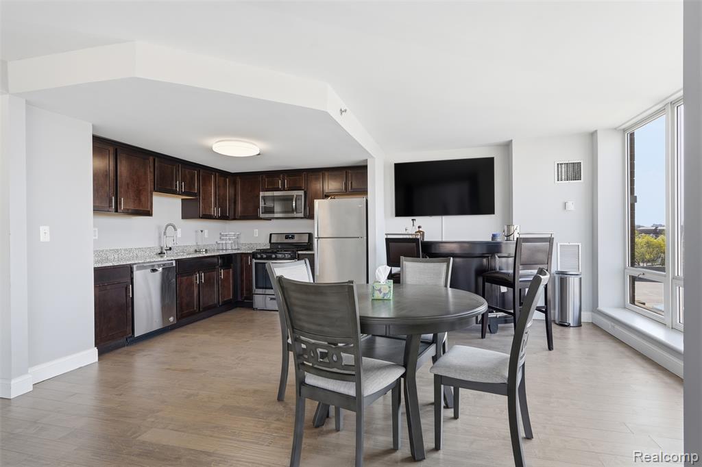 250 E Harbortown Drive, 404, Detroit, MI 48207 — Photo 12