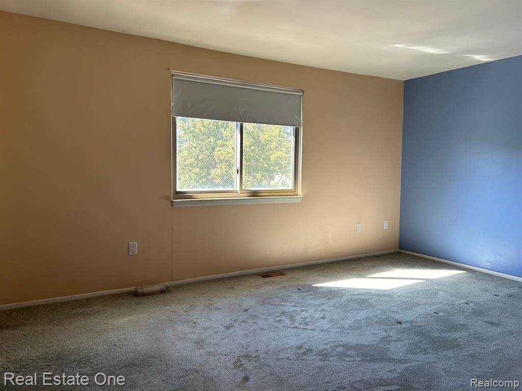 3988 OLD CREEK Road, Troy, MI 48084 — Photo 10