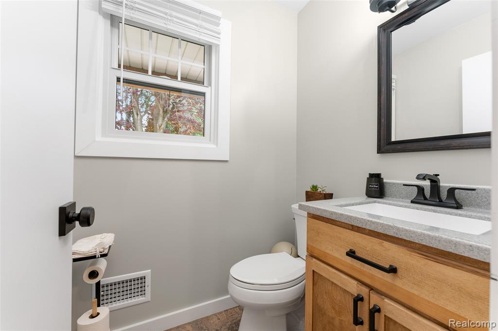 8077 Hunter Road, Bath, MI 48808 — Photo 4