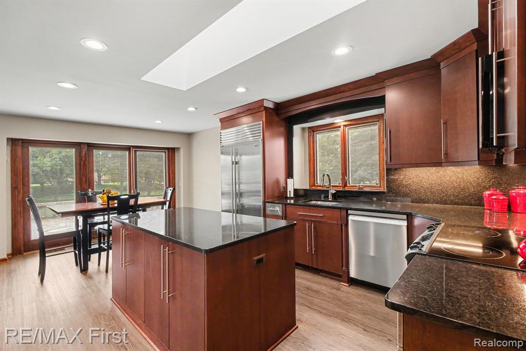 601 Brookwood Lane E, Rochester Hills, MI 48309 — Photo 13