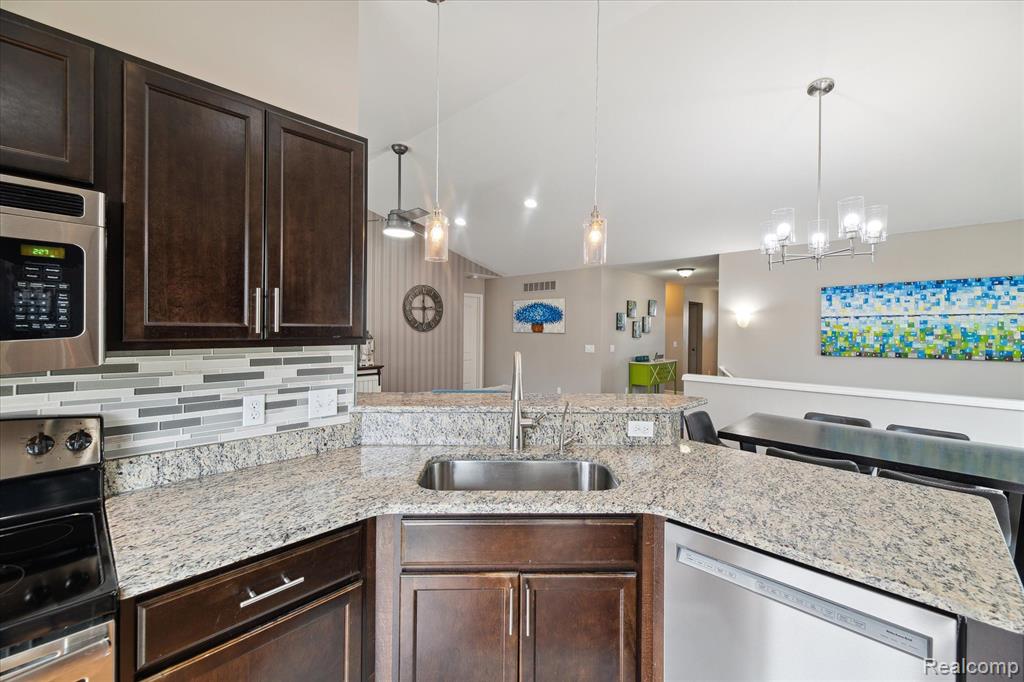 1115 PADDOCK Drive, South Lyon, MI 48178 — Photo 25