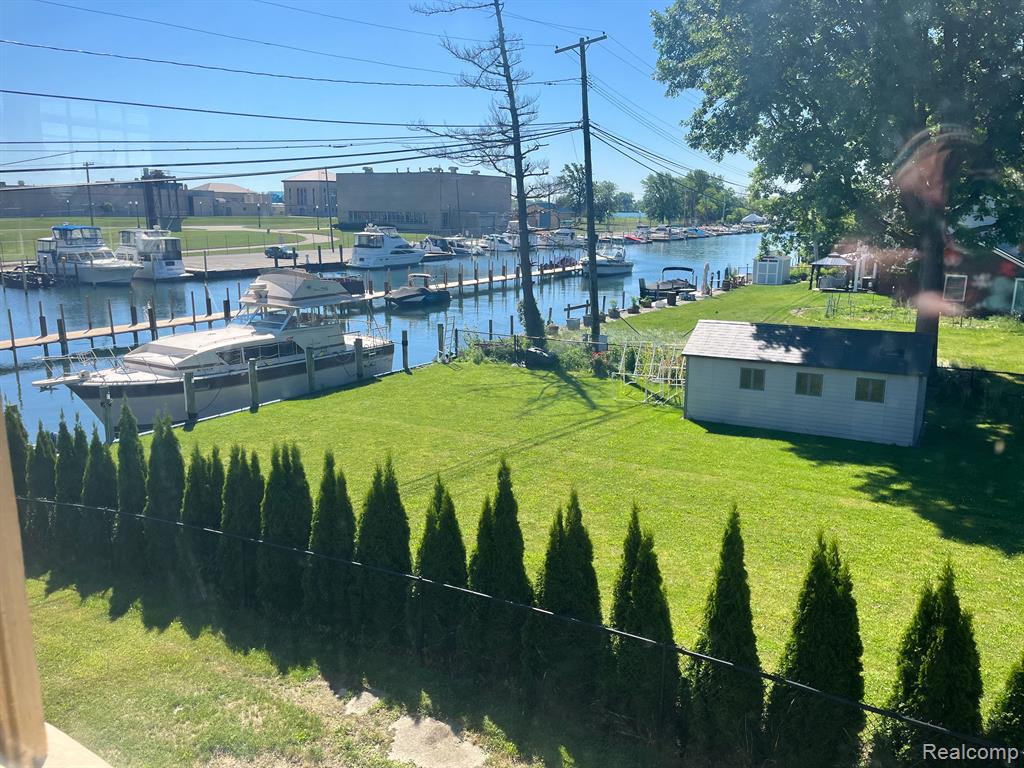 488 PARKVIEW Drive, Detroit, MI 48214 — Photo 31