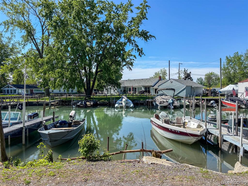 River Ln River Lane Boat Wls, Grosse Ile, MI 48138 — front exterior