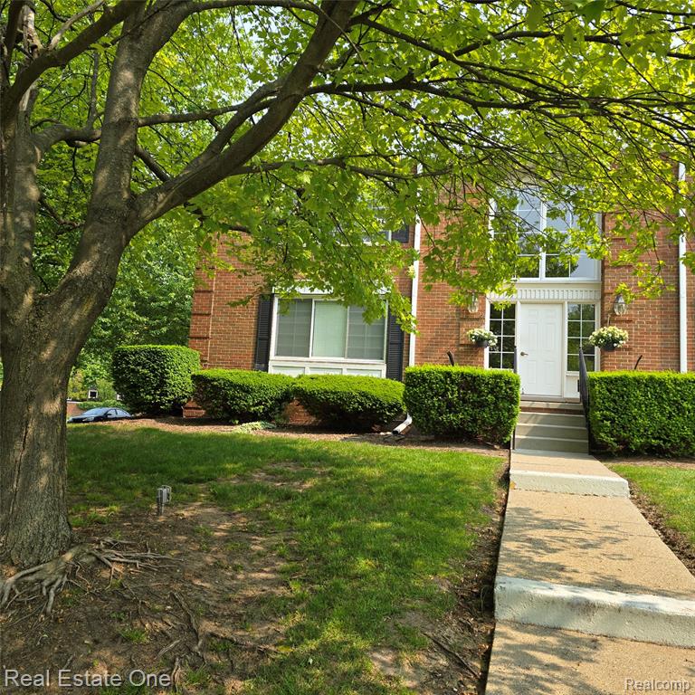 770 E Fox Hills Drive W, Bloomfield Hills, MI 48304 — front exterior