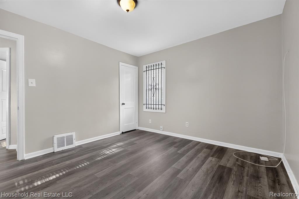 6370 Brace Street, Detroit, MI 48228 — Photo 8