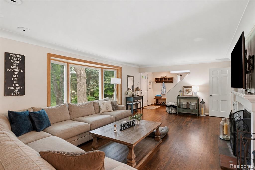 27310 Crestwood Drive, Franklin, MI 48025 — Photo 9