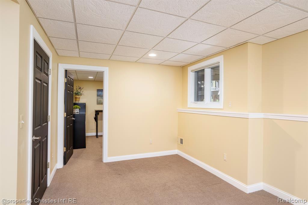 45571 IRVINE Drive, Novi, MI — Photo 41