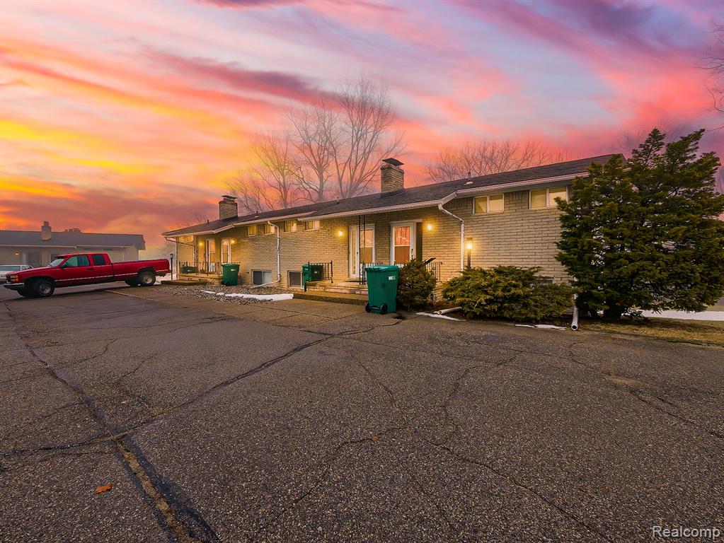 151 Huronview Court, White Lake, MI