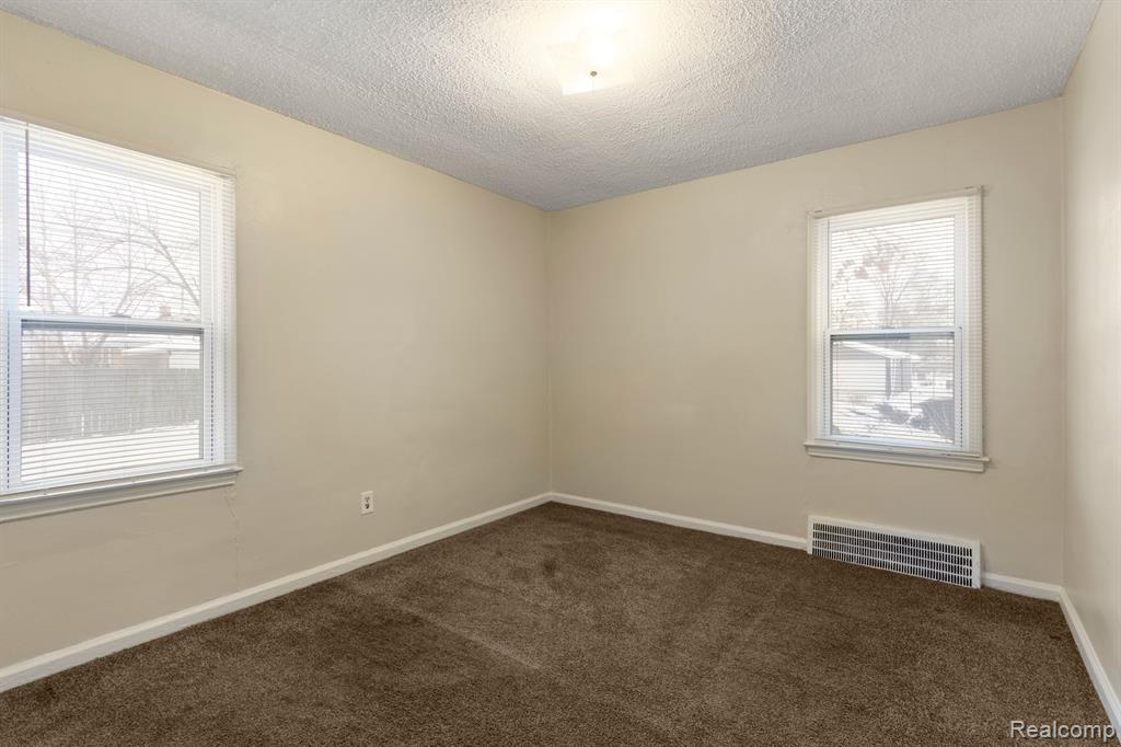 3112 S BASSETT Street, Detroit, MI 48217 — Photo 15