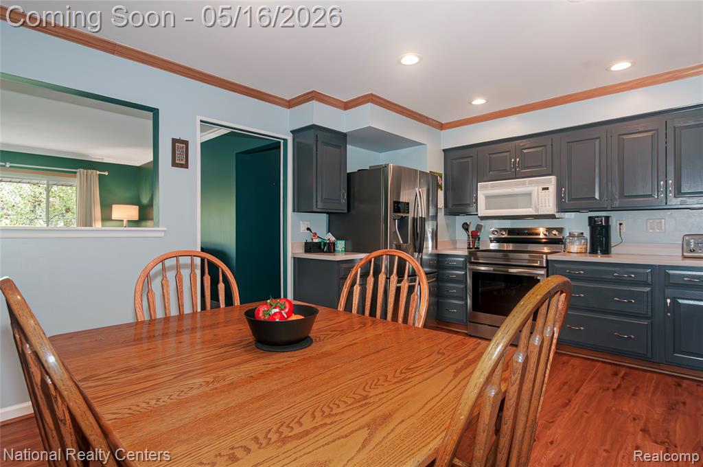 2446 Milverton Drive, Troy, MI 48083 — Photo 10