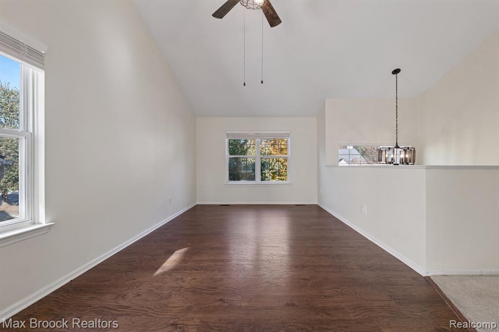 758 Huntclub Boulevard, Auburn Hills, MI 48326 — Photo 12