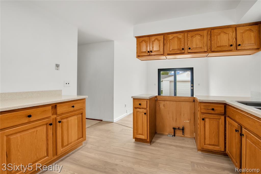 30572 S Gibraltar Road, Rockwood, MI — Photo 17