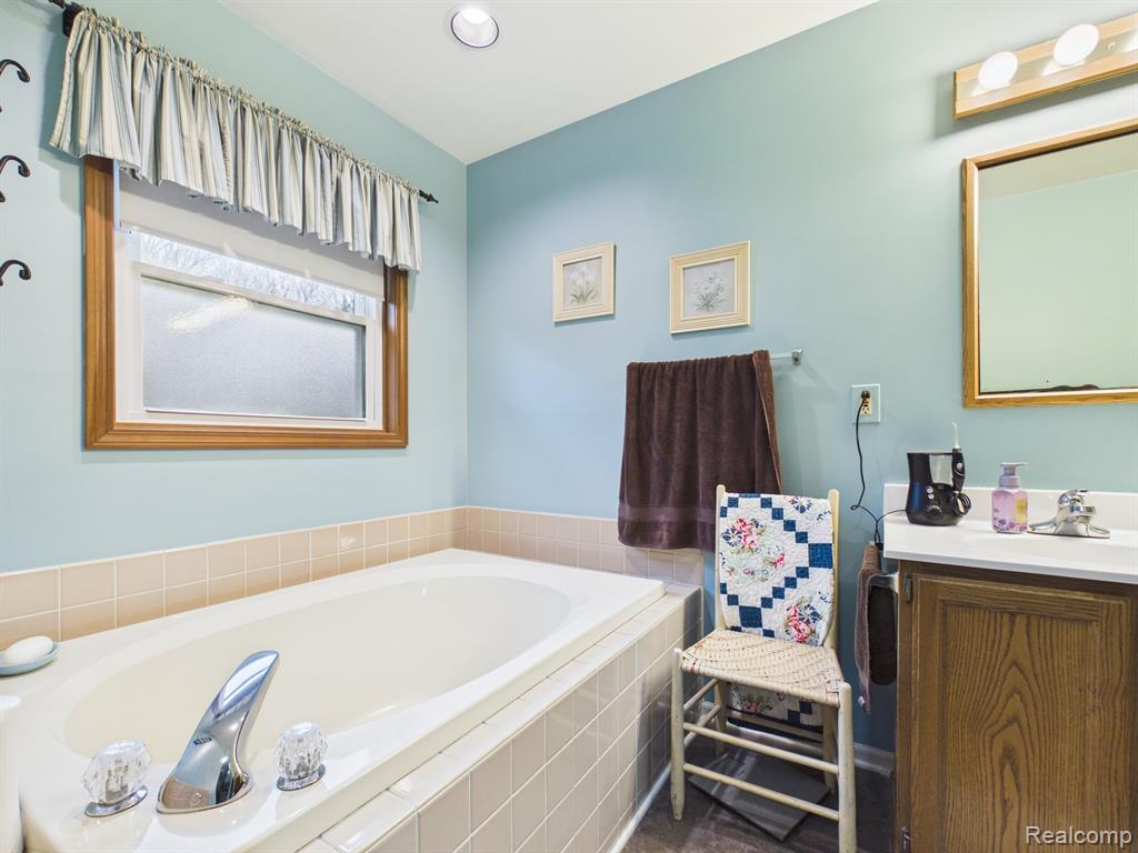 6882 Jones Road, North Branch, MI 48461 — Photo 12