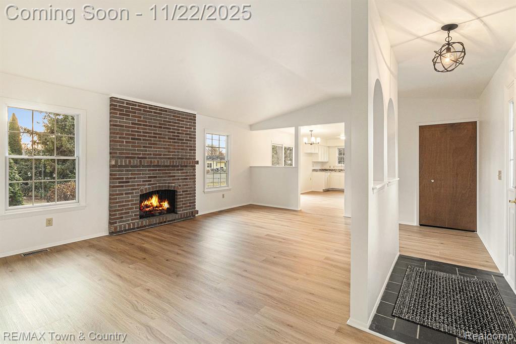 538 Autumn Drive, Flushing, MI 48433 — Photo 4
