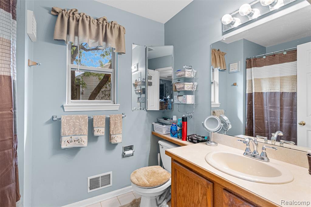 4429 W Edge Way Street, Grand Blanc, MI 48439 — Photo 23