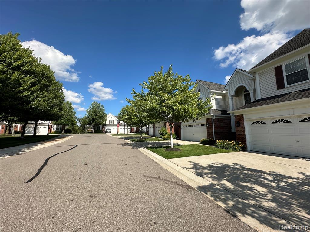 41827 Yeats Drive, Novi, MI — Photo 3