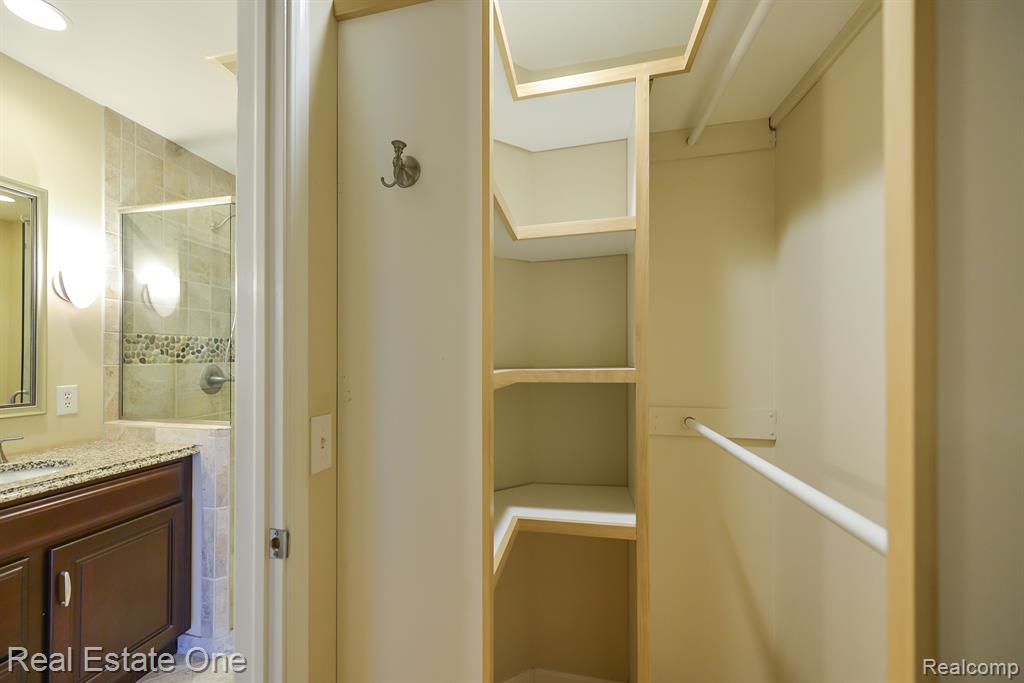 941 PERSIMMON Drive, Brighton, MI 48116 — Photo 13