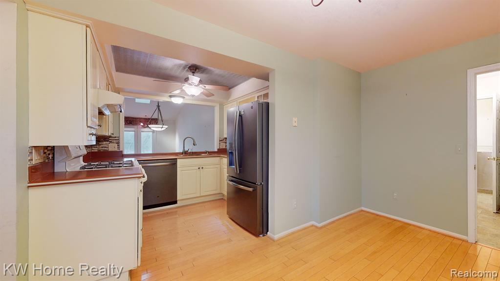 43516 RIVERBEND Boulevard, Clinton Twp, MI 48038 — Photo 5