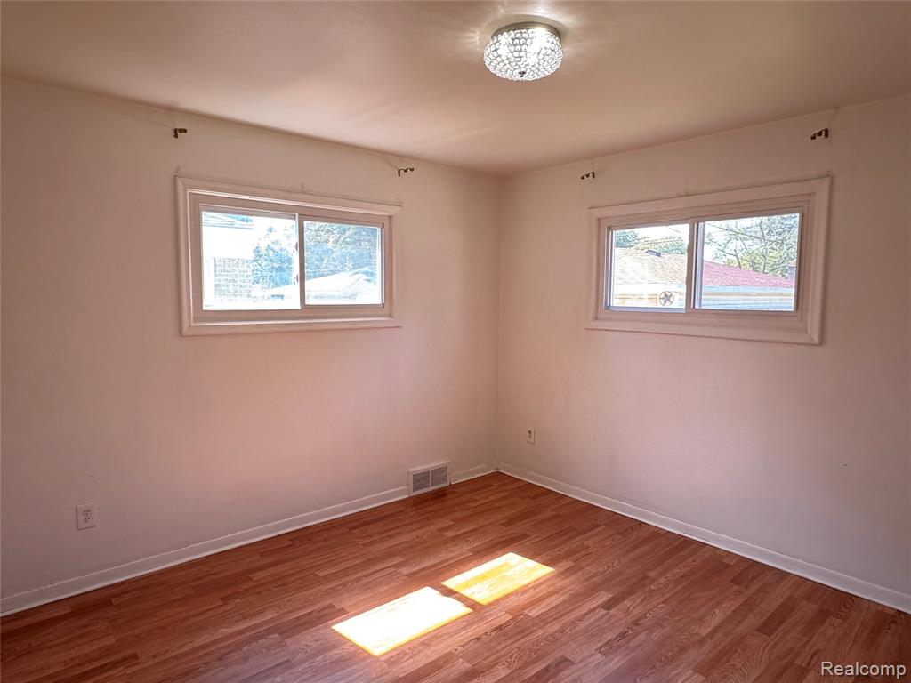 8345 Robindale Avenue, Dearborn Heights, MI 48127 — Photo 13