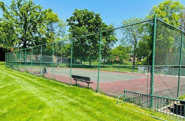 500 FOX HILLS Drive N, A-8, Bloomfield Hills, MI 48304 — Photo 22