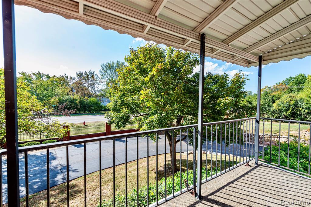 19710 W 13 Mile Road, 201, Beverly Hills, MI 48025 — Photo 32