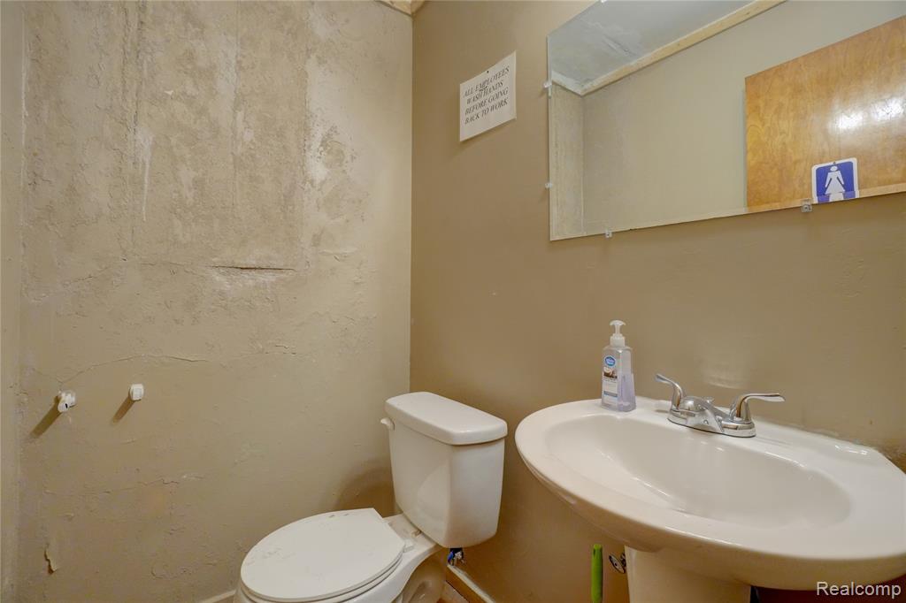 19612 SCHOENHERR Street, Detroit, MI 48205 — Photo 8