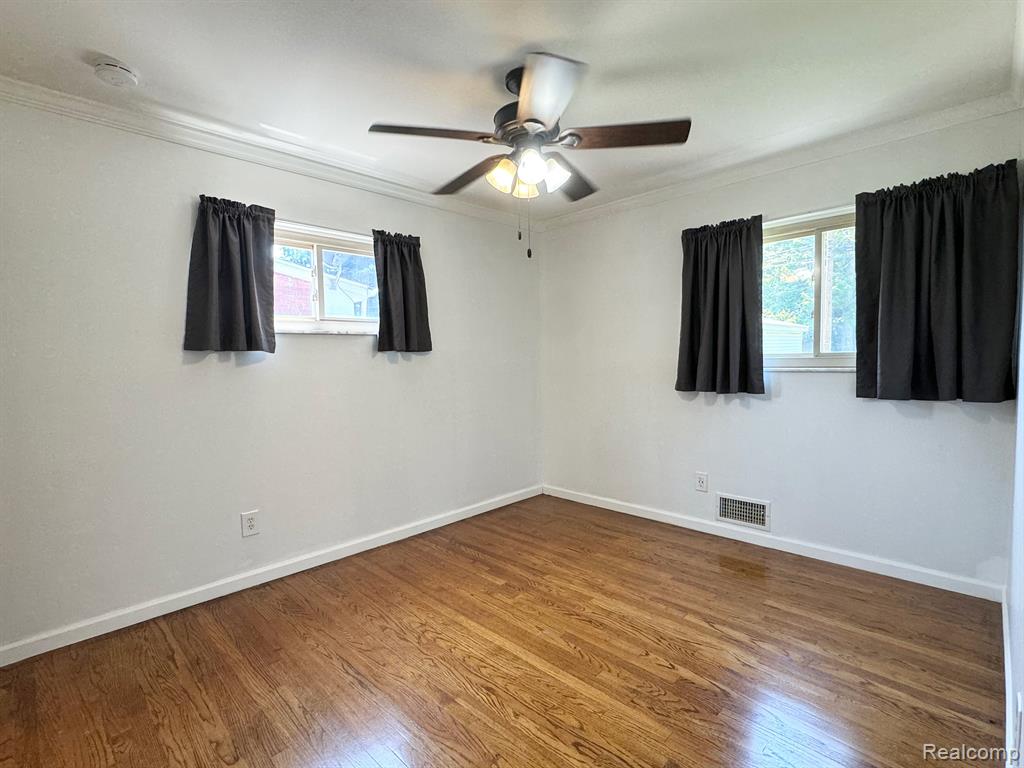 8126 Mills Street, Taylor, MI 48180 — Photo 23