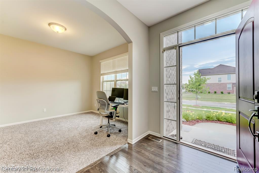 50784 SEVILLA Circle, Novi, MI — Photo 35