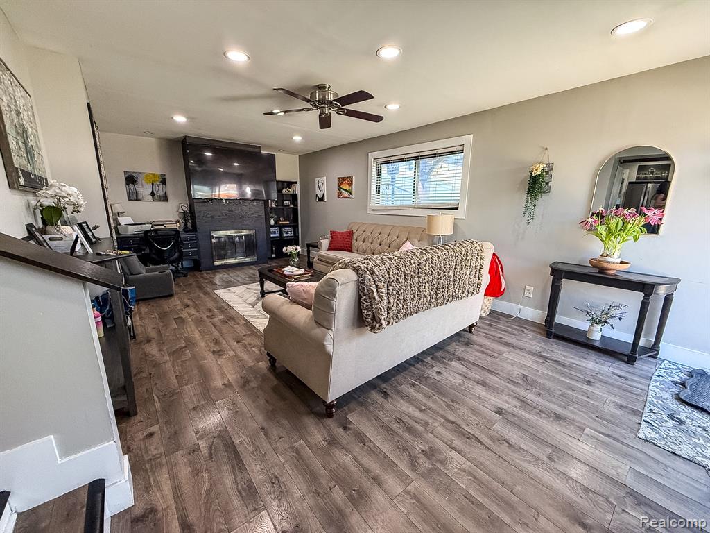 30723 Flanders Avenue, Warren, MI 48088 — Photo 16