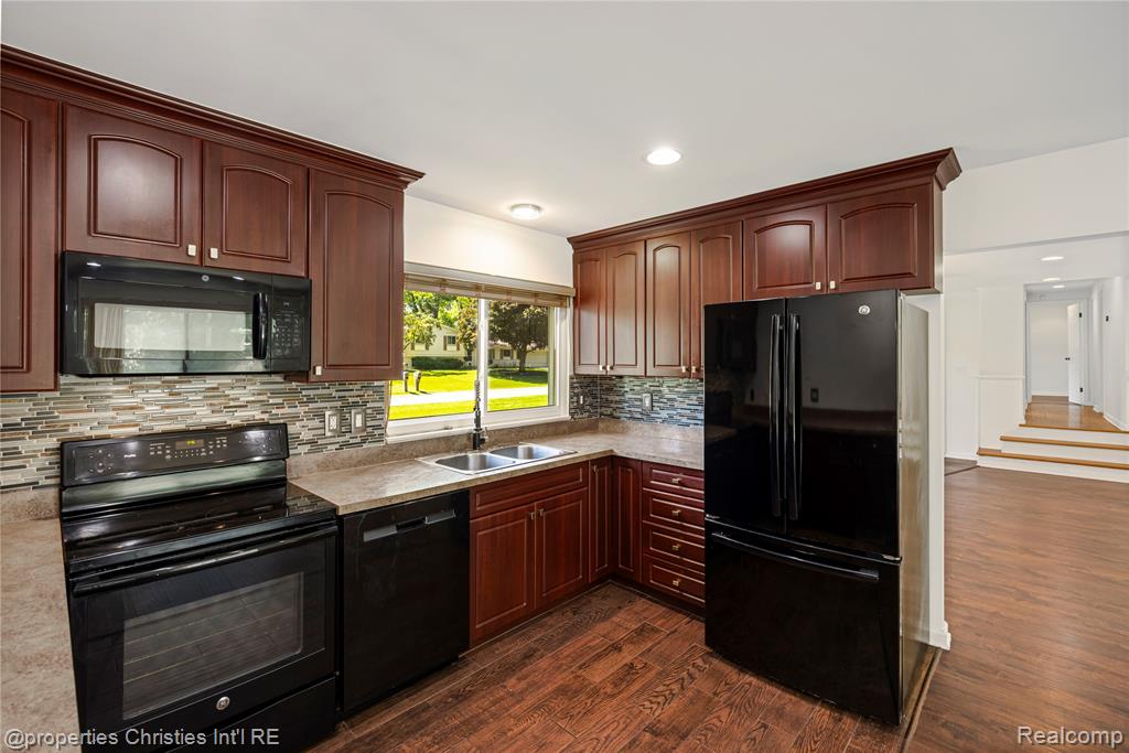 7137 Stonebrook Road, West Bloomfield, MI — Photo 12