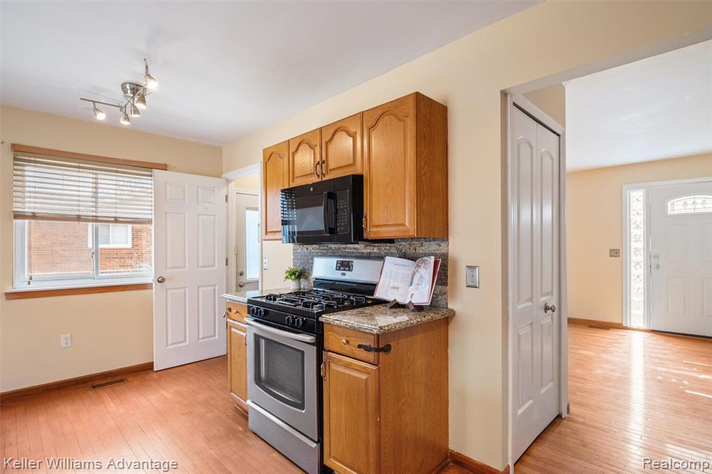 44528 WHITMAN Avenue, Canton, MI 48187 — Photo 9