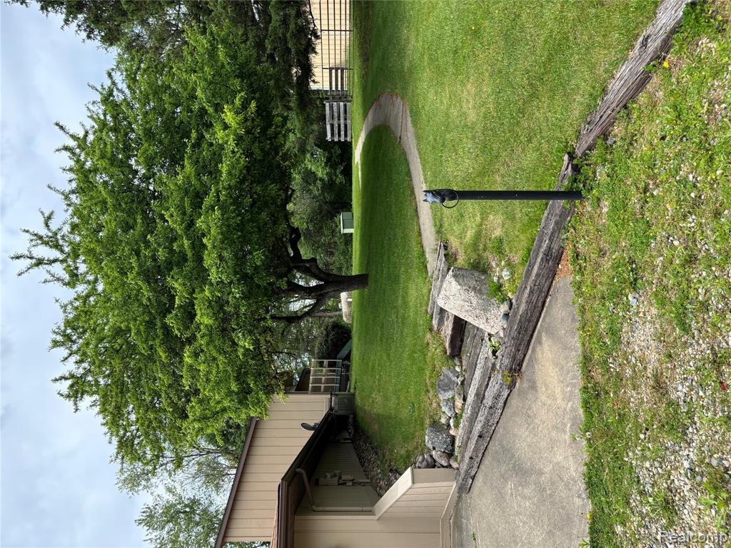 885 Lake Forest Drive, Lapeer, MI 48446 — Photo 7