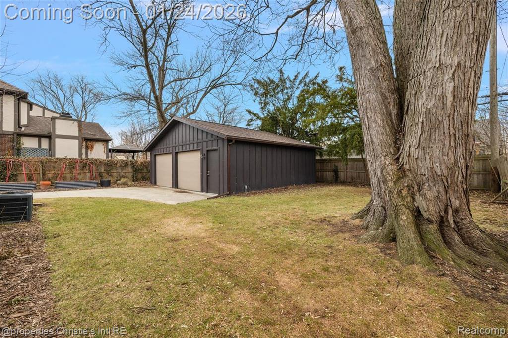 765 Barrington Road, Grosse Pointe, MI 48230 — Photo 11