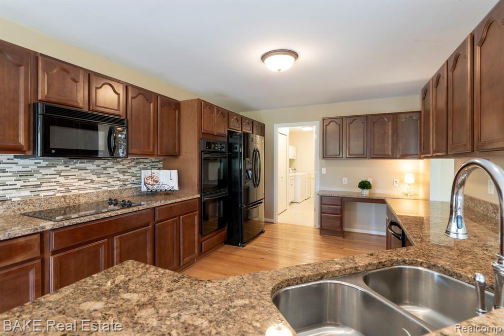 49402 N Glacier, Northville, MI 48168 — Photo 12