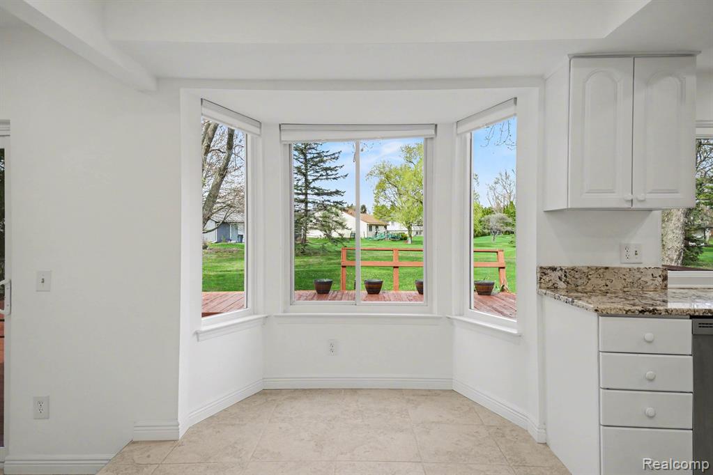 5040 Patrick Road, West Bloomfield, MI — Photo 9