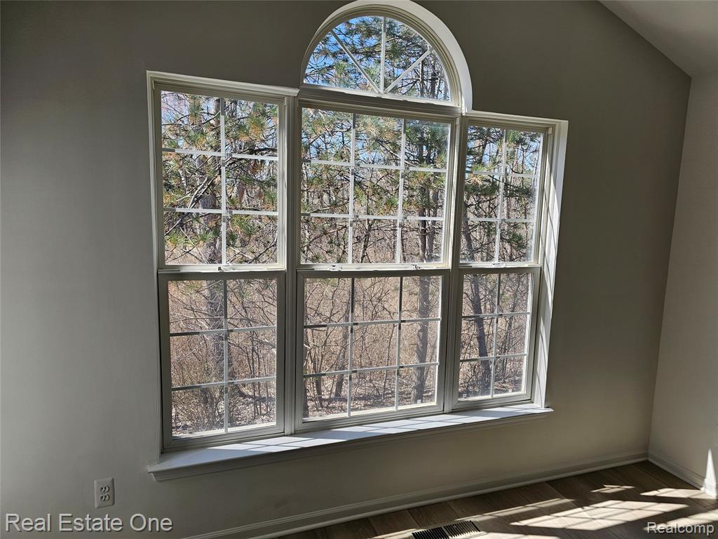 56401 Scotland Boulevard, Shelby Twp, MI 48316 — Photo 5