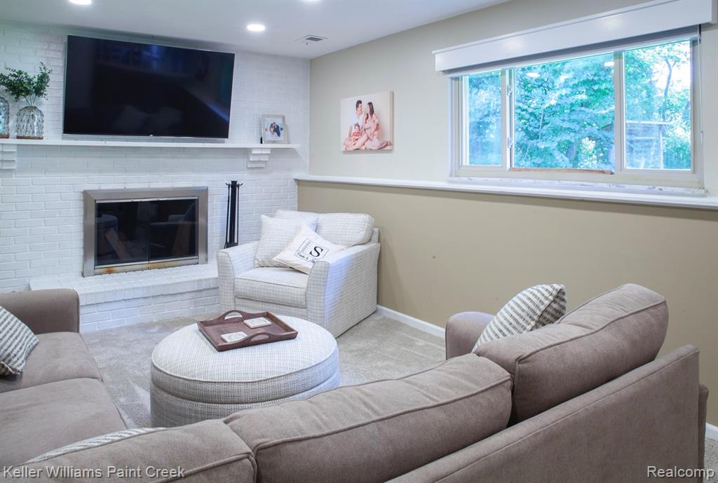 8911 Tartan Drive Drive, Clarkston, MI 48348 — Photo 16