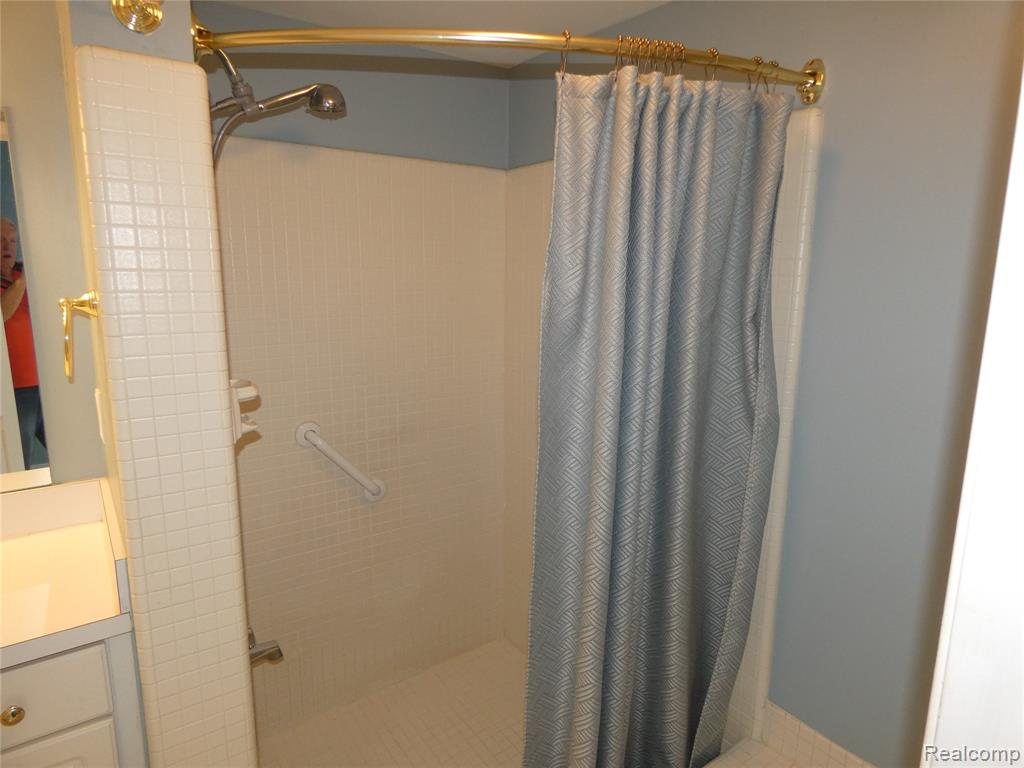7122 Pebble Park Drive, West Bloomfield, MI — Photo 27