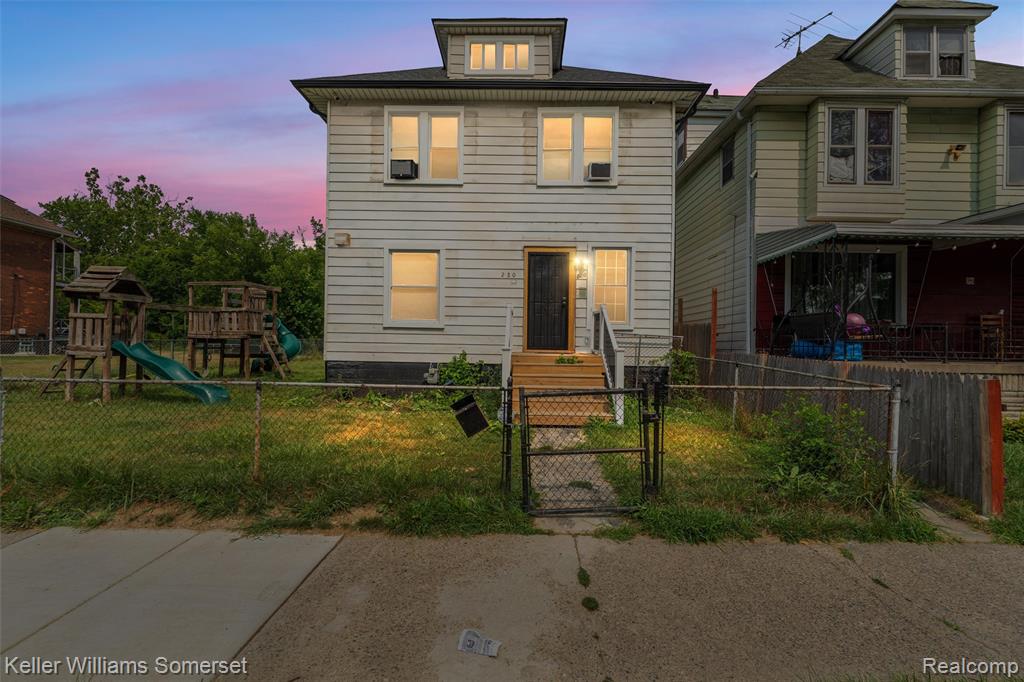 220 W Buena Vista Street, Highland Park, MI 48203