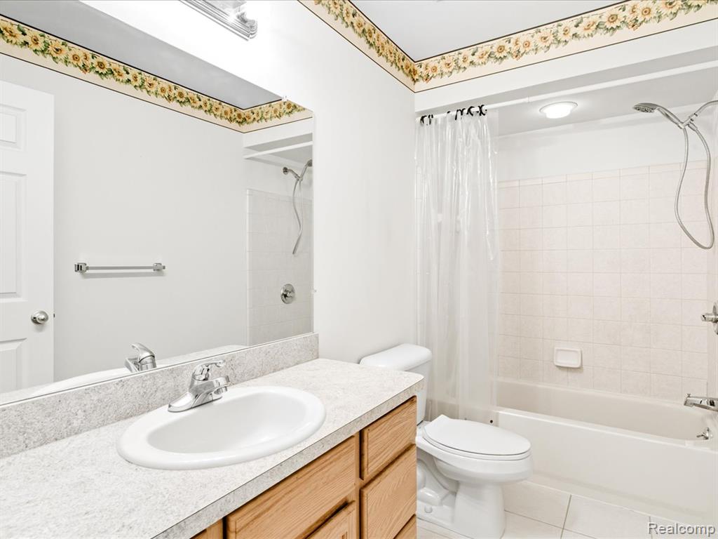 592 Snowbird Circle E, St. Clair, MI 48079 — Photo 20